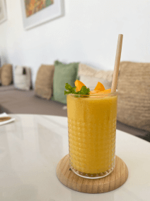 Tropical mango smoothie Tropical mango smoothie